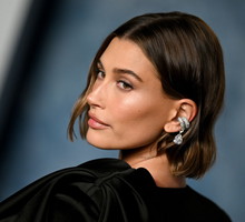 Konturówka do ust Hailey Bieber jest tania i dostępna w drogerii
