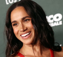 Meghan Markle w uwodzicielskiej sukni łamie królewski protokół stylu. Czy to powtórka "revenge dress" księżnej Diany?