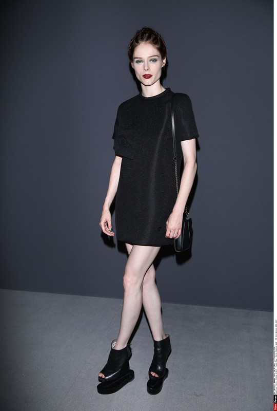 Gwiazdy na pokazach haute couture jesień-zima 2016/2017, Coco Rocha przed pokazem Viktor & Rolf, fot. East News