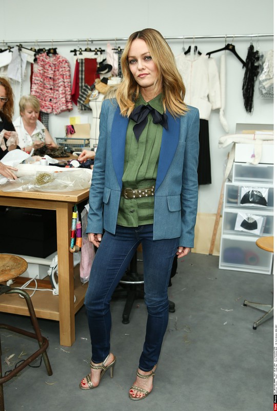 Gwiazdy na pokazach haute couture jesień-zima 2016/2017, Vanessa Paradis przed pokazem Chanel, fot. East News