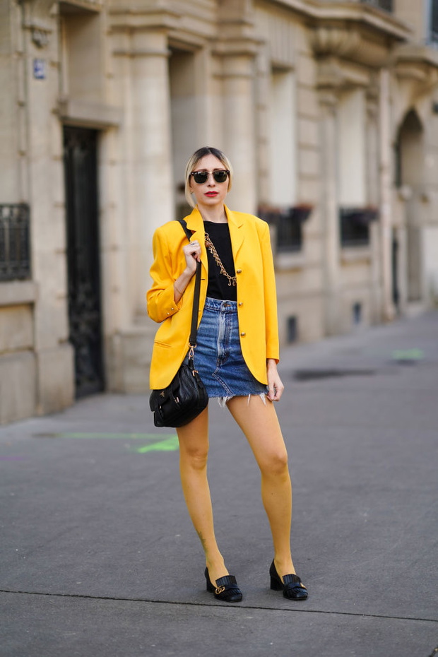 Street Style - Paris Fashion Week Womenswear Fall/Winter 2021/2022