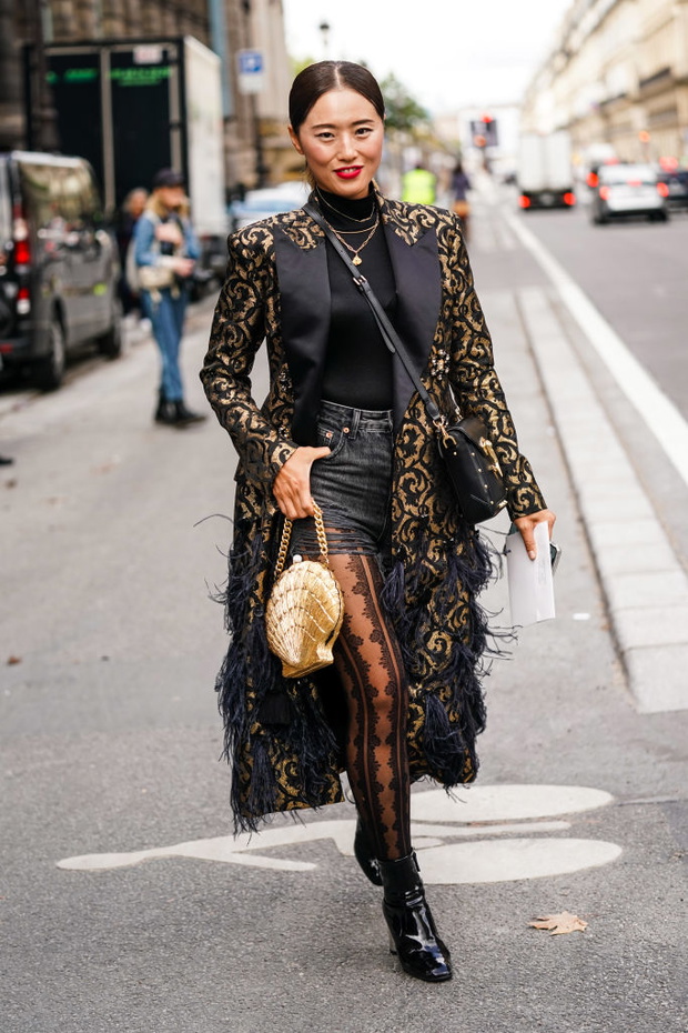 Street Style : Paris Fashion Week - Womenswear Spring Summer 2020 : Day Eight