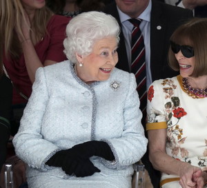 Królowa Elżbieta II i Anna Wintour