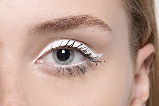 Biała kreska na powiece / biały eyeliner