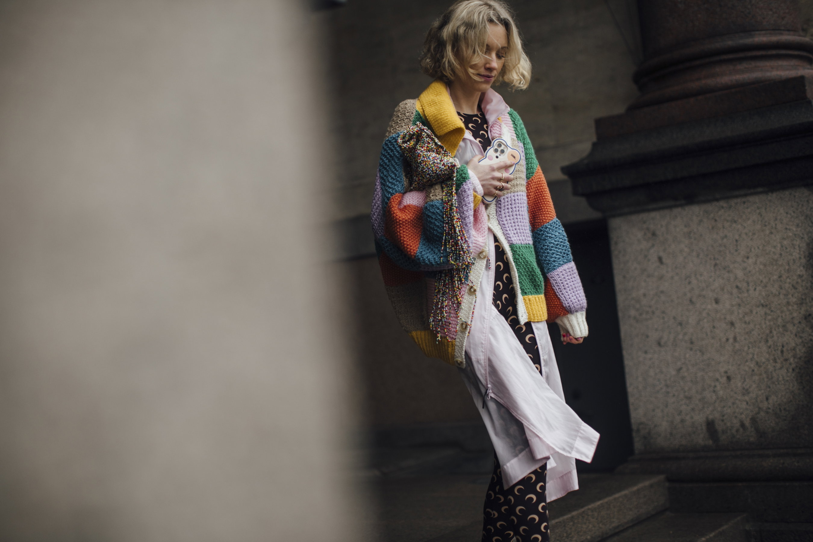 Najmodniejsze stylizacje z ulic Kopenhagi według najbardziej stylowych ludzi z branży i gości Copenhagen Fashion Week jesień-zima 2022/2023