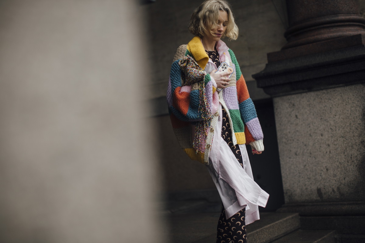 Najmodniejsze stylizacje z ulic Kopenhagi według najbardziej stylowych ludzi z branży i gości Copenhagen Fashion Week jesień-zima 2022/2023