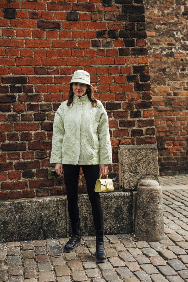 Najmodniejsze stylizacje z ulic Kopenhagi według najbardziej stylowych ludzi z branży i gości Copenhagen Fashion Week jesień-zima 2022/2023