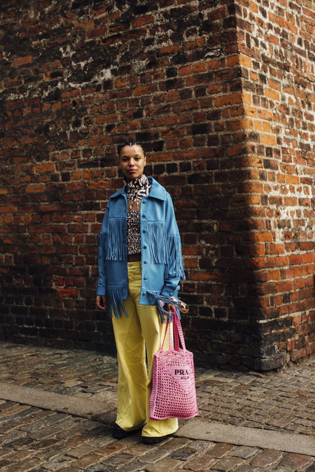 Najmodniejsze stylizacje z ulic Kopenhagi według najbardziej stylowych ludzi z branży i gości Copenhagen Fashion Week jesień-zima 2022/2023