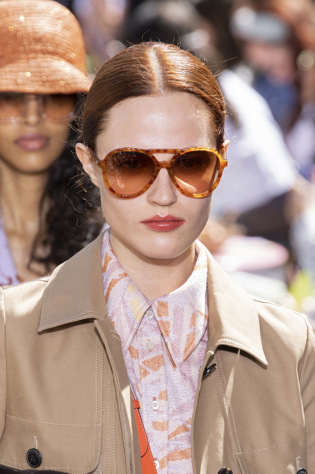 Okulary przeciwsłoneczne z filtrem Kate Spade, trendy wiosna lato 2020