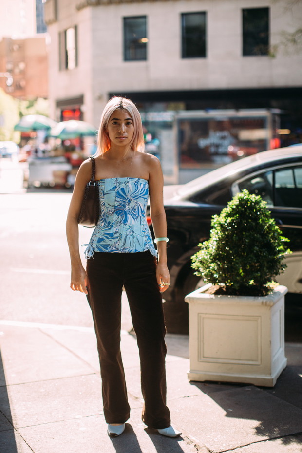 Stylizacje z NYFW wiosna-lato 2022 street fashion