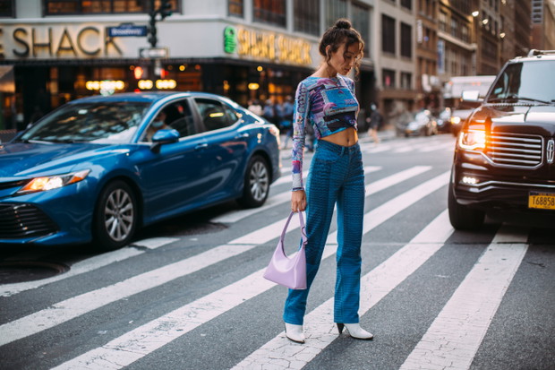 Stylizacje z NYFW wiosna-lato 2022 street fashion