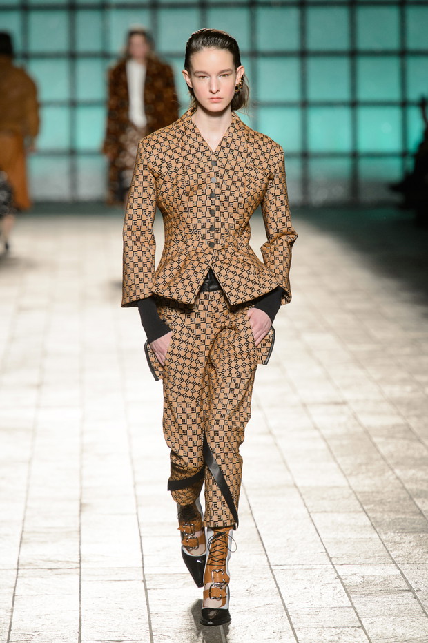 Pokaz Mary Katrantzou FW18