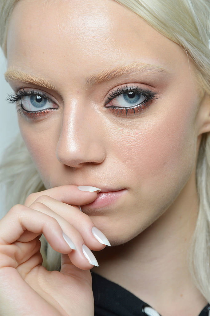 Mleczny manicure