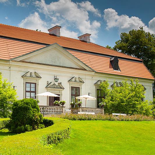 pałac w oborach