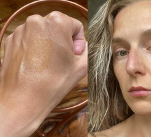 Jestem redaktorką beauty i latem zamiast perfum używam olejku z drobinkami. Koniecznie o zapachu romantycznej plaży