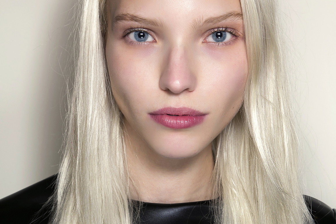 Modne kolory włosów: scandi blonde