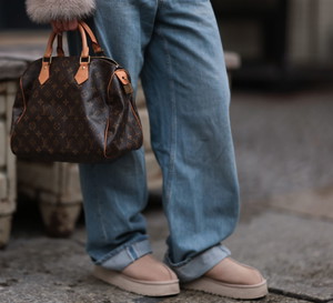 UGG