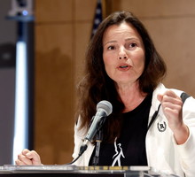 Fran Drescher: jak serialowa “Niania” stała się głosem kobiet walczących o zdrowie i równość?