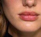 Usta w odcieniu Deep Nude