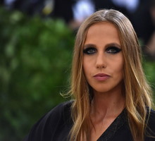 Allegra Versace: dziedziczka fortuny, która wolałaby pozostać w cieniu