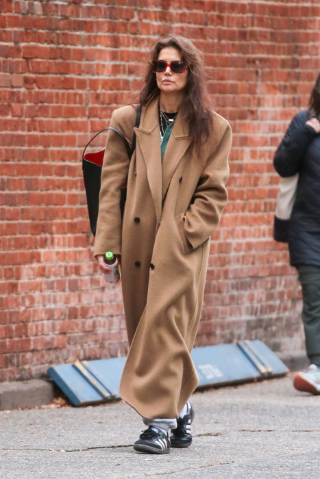 katie-holmes-adidas-samba-laczy-ze-wszystkim-b2c6357