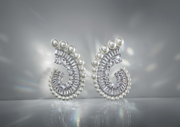 Swarovski x Ariana Grande Capsule Collection_Tier_1_Drop earrings_5720869_A3_72DPI_RGB