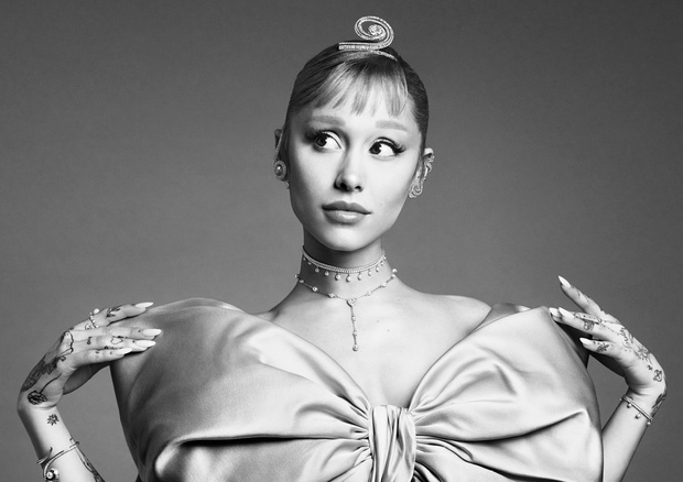 Swarovski x Ariana Grande Capsule Collection_Tier_1_72DPI_RGB_A3_4
