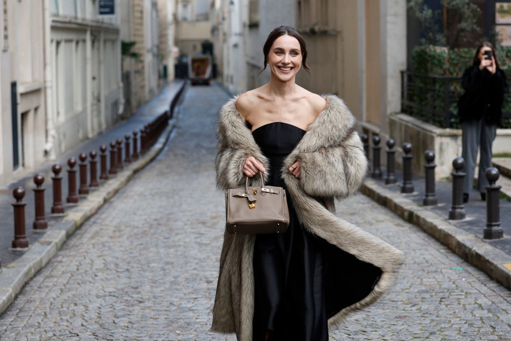 Street Style - Paris Fashion Week - Haute Couture Spring-Summer 2025 - Day Two