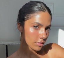 Jak nakładać bronzer, żeby wymodelować i odmłodzić twarz?