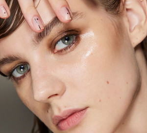 Rozświetlacz mineralny do makijażu w stylu glow