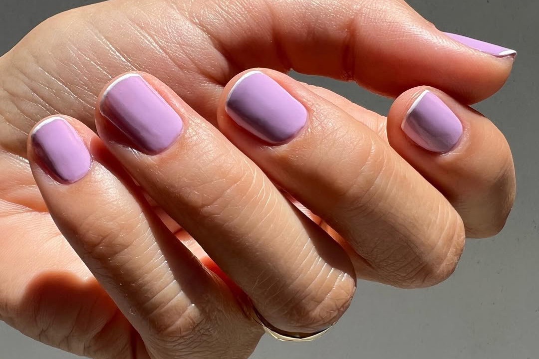 Dreaming of Sardinia and Lavender Gelato Head over to @welovecoco stories to watch this sweet treat nail art come to life. CHANEL LE VERNIS in MOON SHELL and BLANC ÉCUME