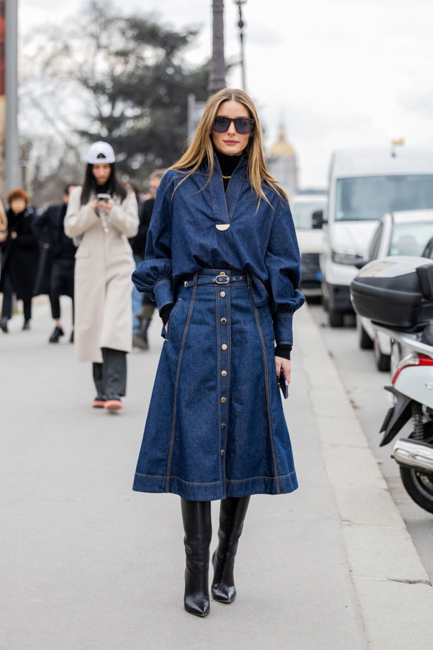 Street Style - Paris Fashion Week - Womenswear Fall Winter 2023 2024 : Day Eight