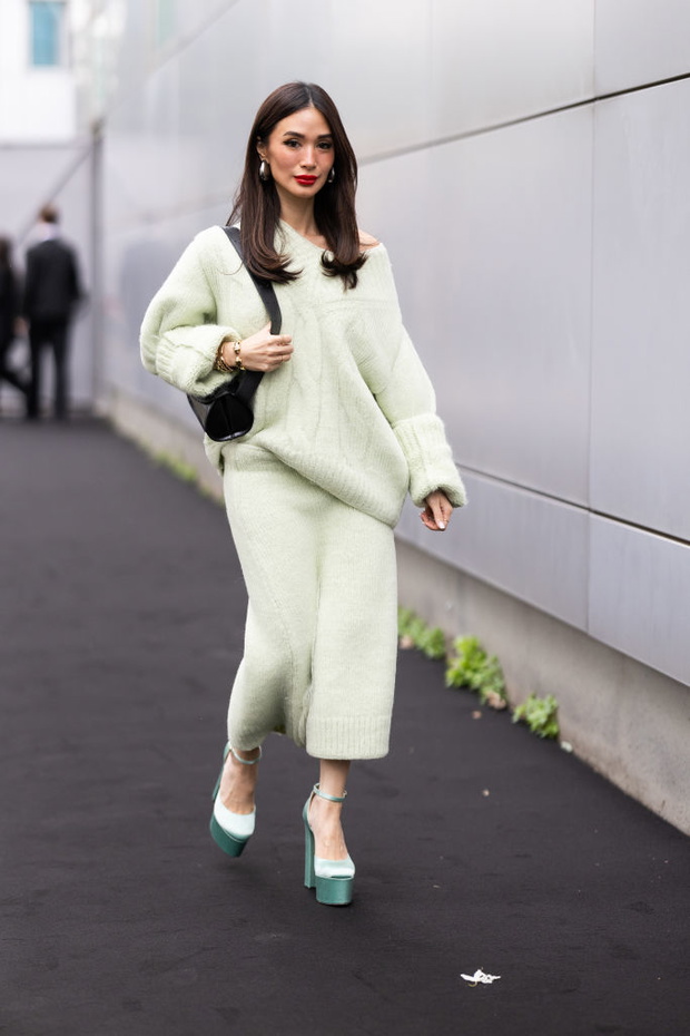 Street Style - Day 2 - Milan Fashion Week - Womenswear Spring/Summer 2025