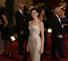 Anne Hathaway w Armani Prive
