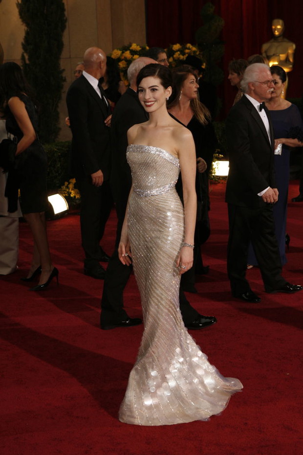 Anne Hathaway w Armani Prive