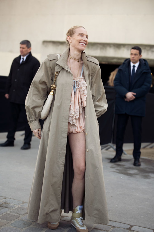 Street Style - Paris Fashion Week - Womenswear Fall/Winter 2025/2026 - Day Four