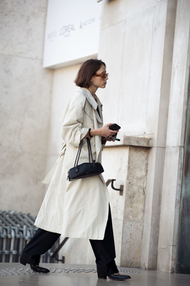 Street Style - Paris Fashion Week - Womenswear Fall/Winter 2025/2026 - Day Four