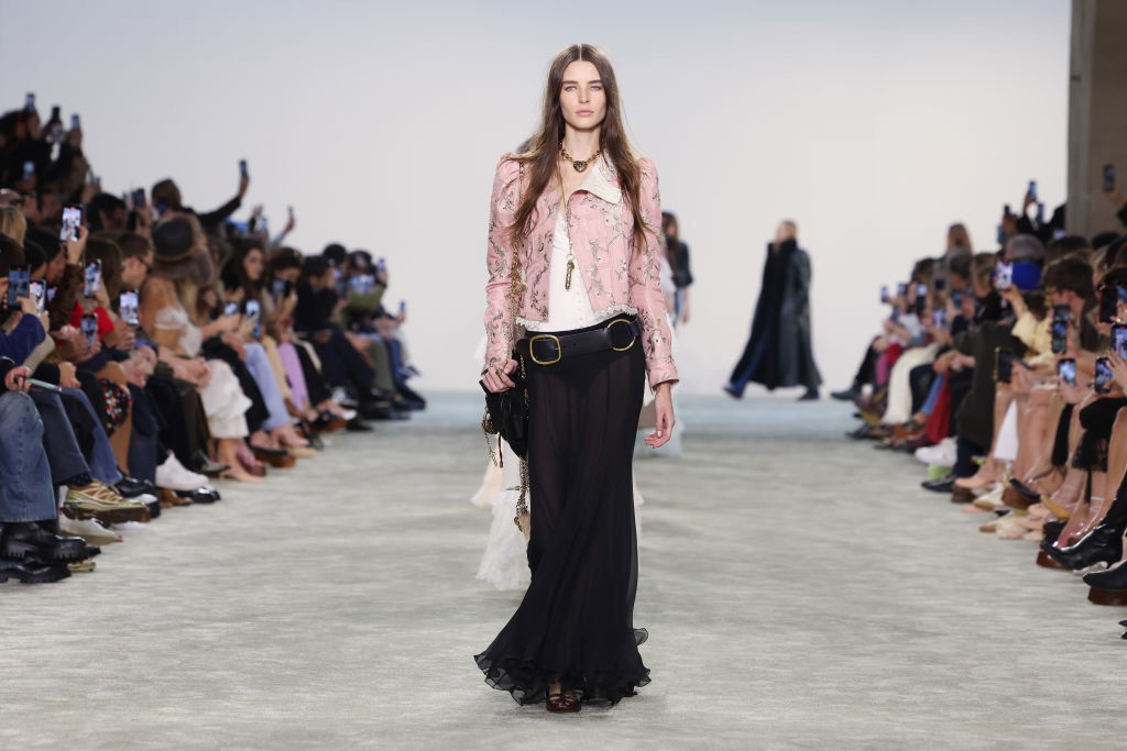 Chloé: Runway - Paris Fashion Week - Womenswear Fall/Winter 2025-2026