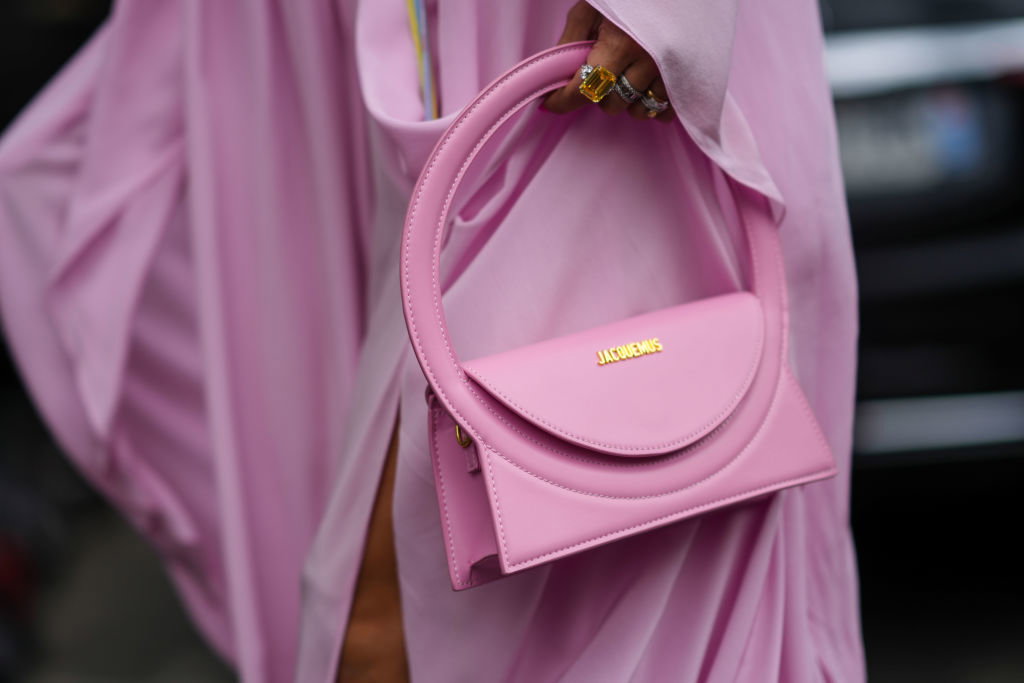 Street Style - Paris Fashion Week - Haute Couture Fall/Winter 2023/2024 - Day Two