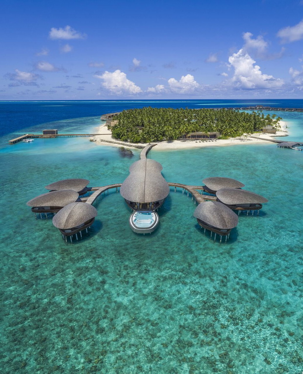 St.Regis Iridium Spa - aerial island-m_Easy-Resize.com-kopia