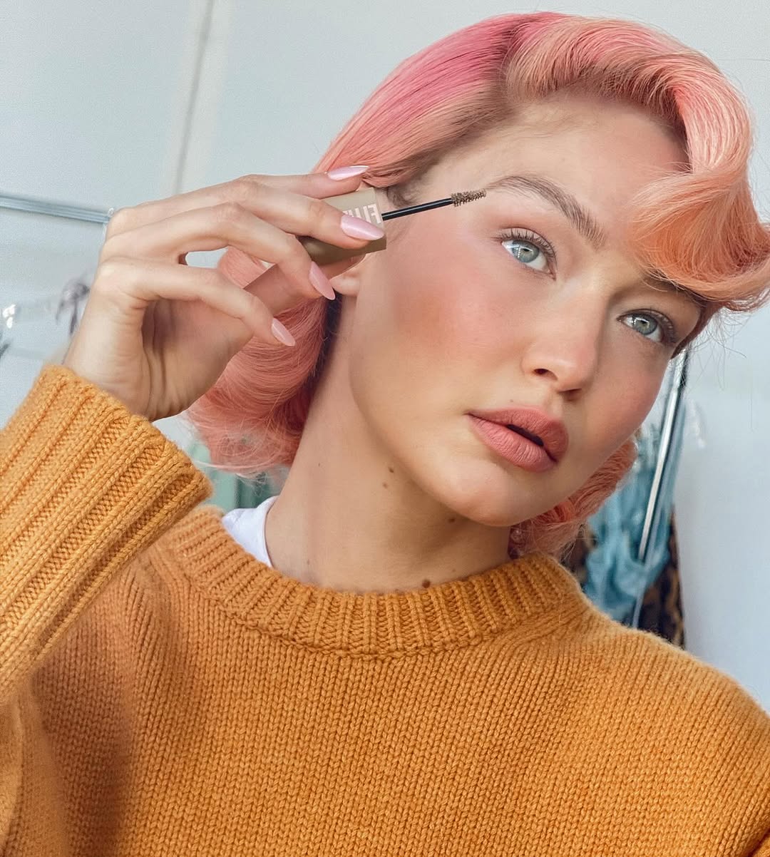 Gigi Hadid makijaż oczu kolorowy