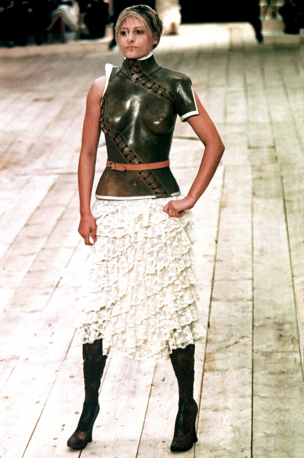 Alexander McQueen - Runway - London Fashion Week Spring/Summer 1999