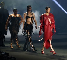 Mugler : Runway - Paris Fashion Week - Womenswear Fall/Winter 2024-2025