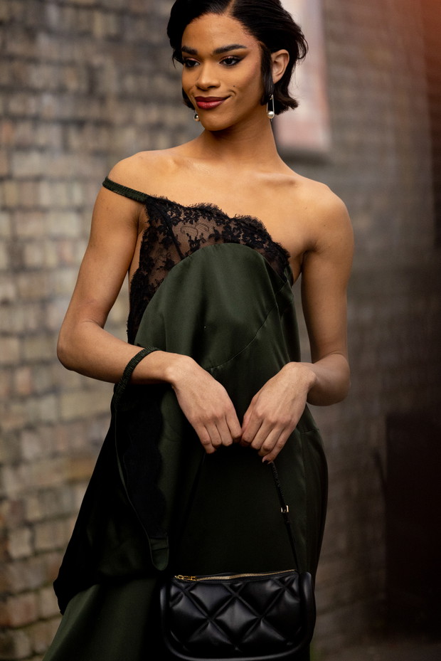 Jak noszą się teraz brytyjskie it-girls? Ponad 100 najlepszych stylizacji street style prosto z ulic Londynu LFW jesień-zima 2023/2024