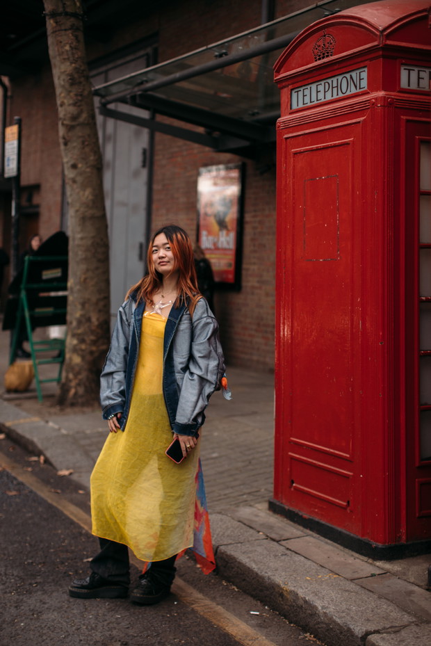 Jak noszą się teraz brytyjskie it-girls? Ponad 100 najlepszych stylizacji street style prosto z ulic Londynu LFW jesień-zima 2023/2024
