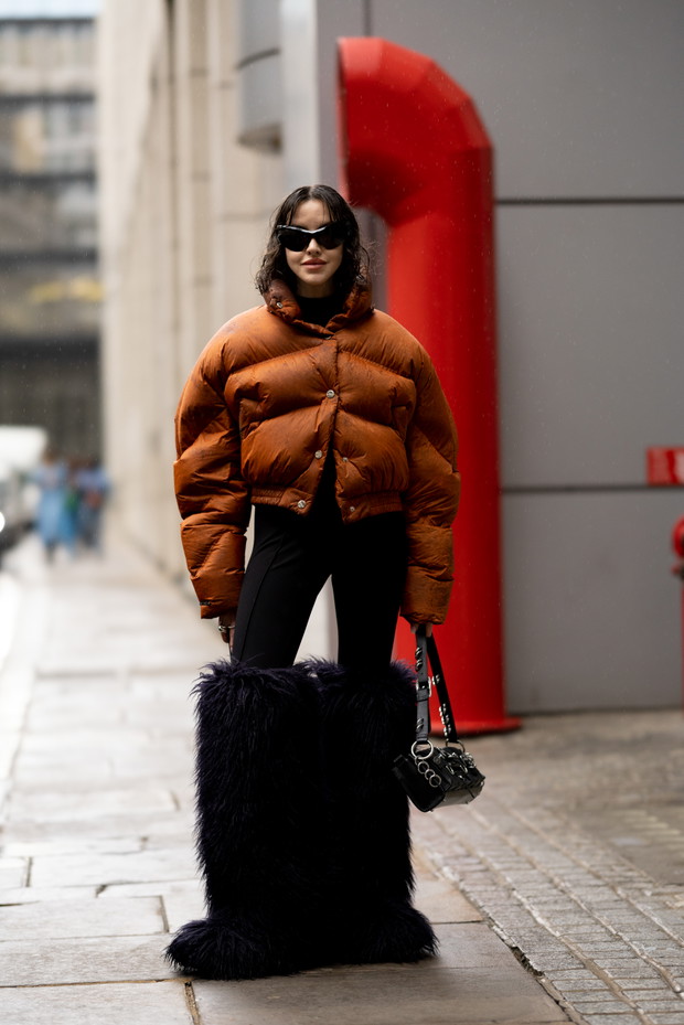 Jak noszą się teraz brytyjskie it-girls? Ponad 100 najlepszych stylizacji street style prosto z ulic Londynu LFW jesień-zima 2023/2024