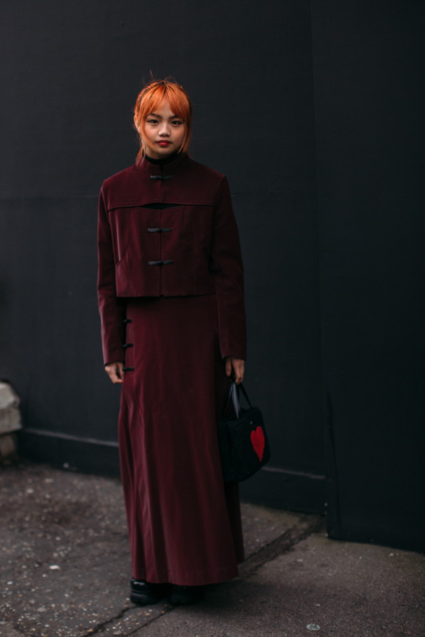 Jak noszą się teraz brytyjskie it-girls? Ponad 100 najlepszych stylizacji street style prosto z ulic Londynu LFW jesień-zima 2023/2024