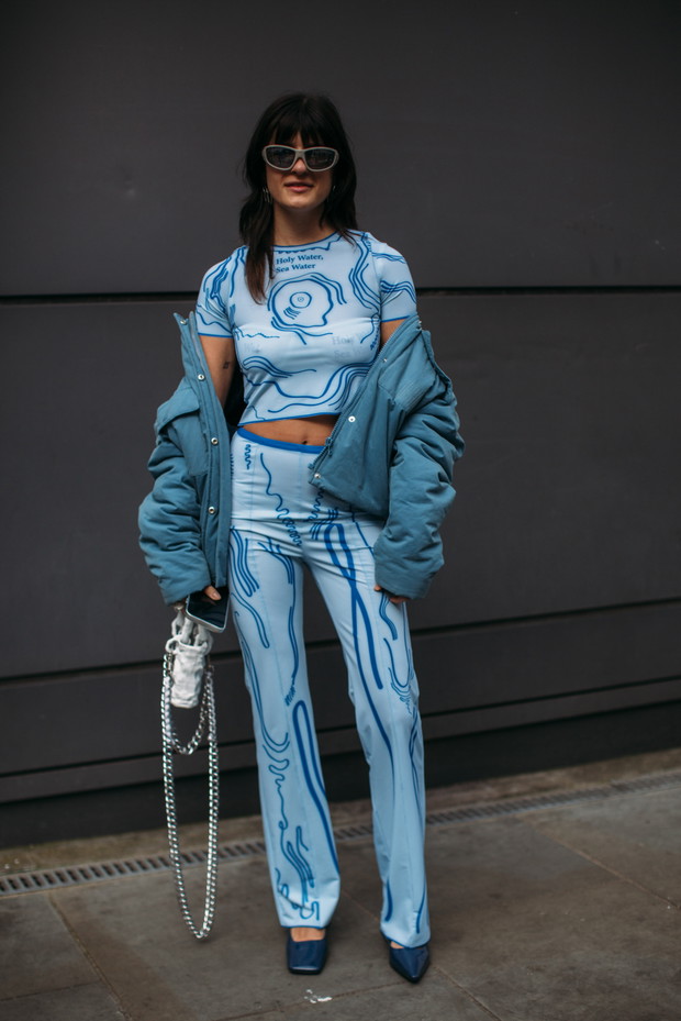 Jak noszą się teraz brytyjskie it-girls? Ponad 100 najlepszych stylizacji street style prosto z ulic Londynu LFW jesień-zima 2023/2024
