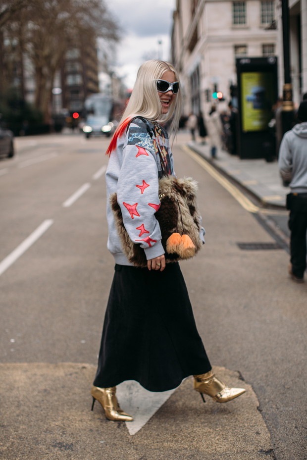 Jak noszą się teraz brytyjskie it-girls? Ponad 100 najlepszych stylizacji street style prosto z ulic Londynu LFW jesień-zima 2023/2024