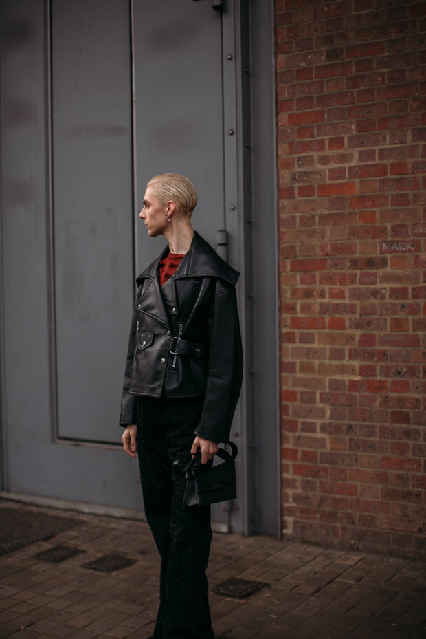 Jak noszą się teraz brytyjskie it-girls? Ponad 100 najlepszych stylizacji street style prosto z ulic Londynu LFW jesień-zima 2023/2024